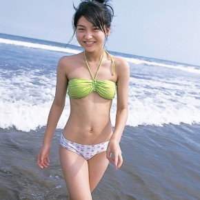 http://www.babes-and-stuff.com/wp-content/uploads/2013/01/cute_asian_girls_beach-10-290x290.jpg