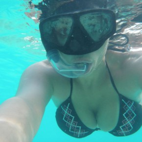 underwater sexy chicks 15