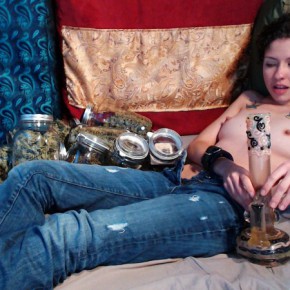 babes smoking weed 31