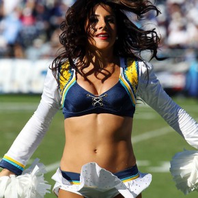 nfl cheerleader 18