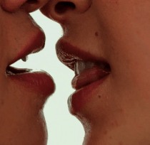 kissing girls 033