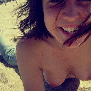 topless happy 078